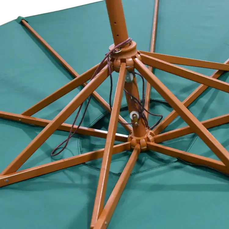 مظلة حديقة خشبية كبيرة